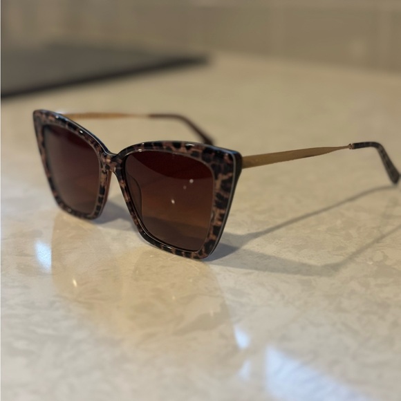 Diff Eyewear Tortoise Shell Cat-Eye Sunglasses - Becky II - Picture 3 of 7